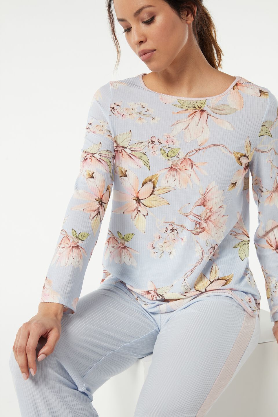 pijama comprido canelado em modal com estampa floral - azul