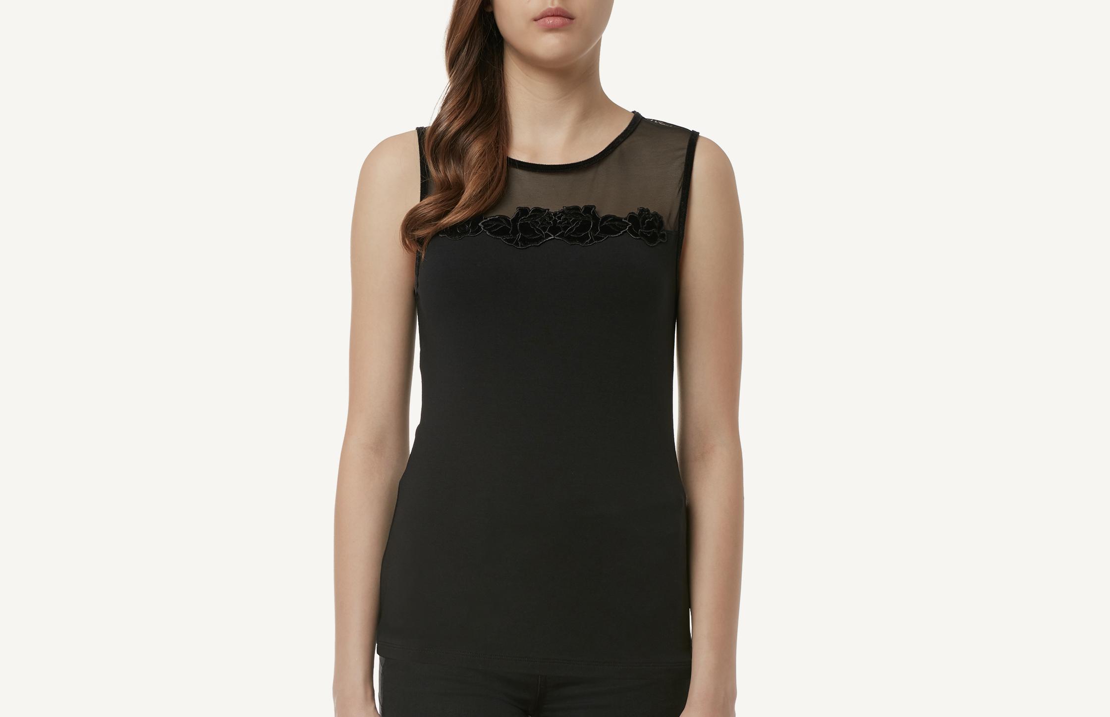 blusa de modal e tule e aplicação de flores - preto