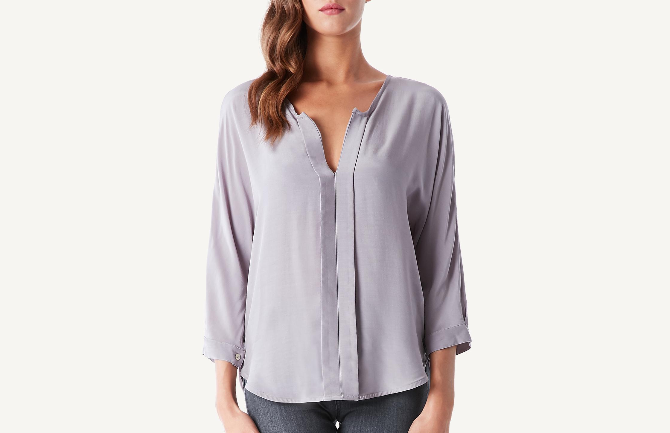 blusa de viscose com decote em v - cinza
