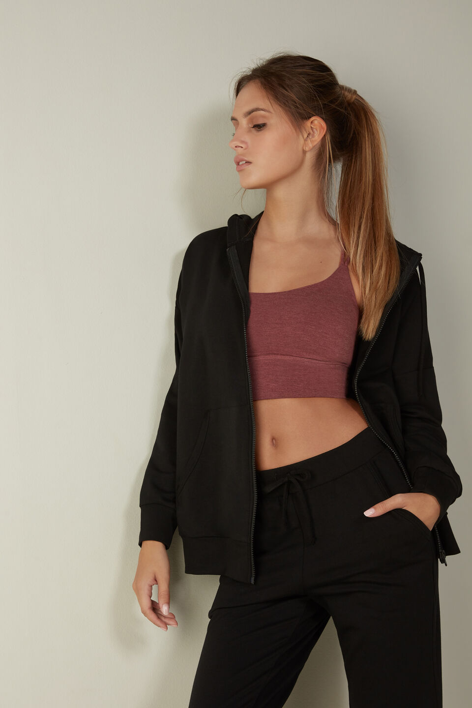 casaco com capuz in action - preto