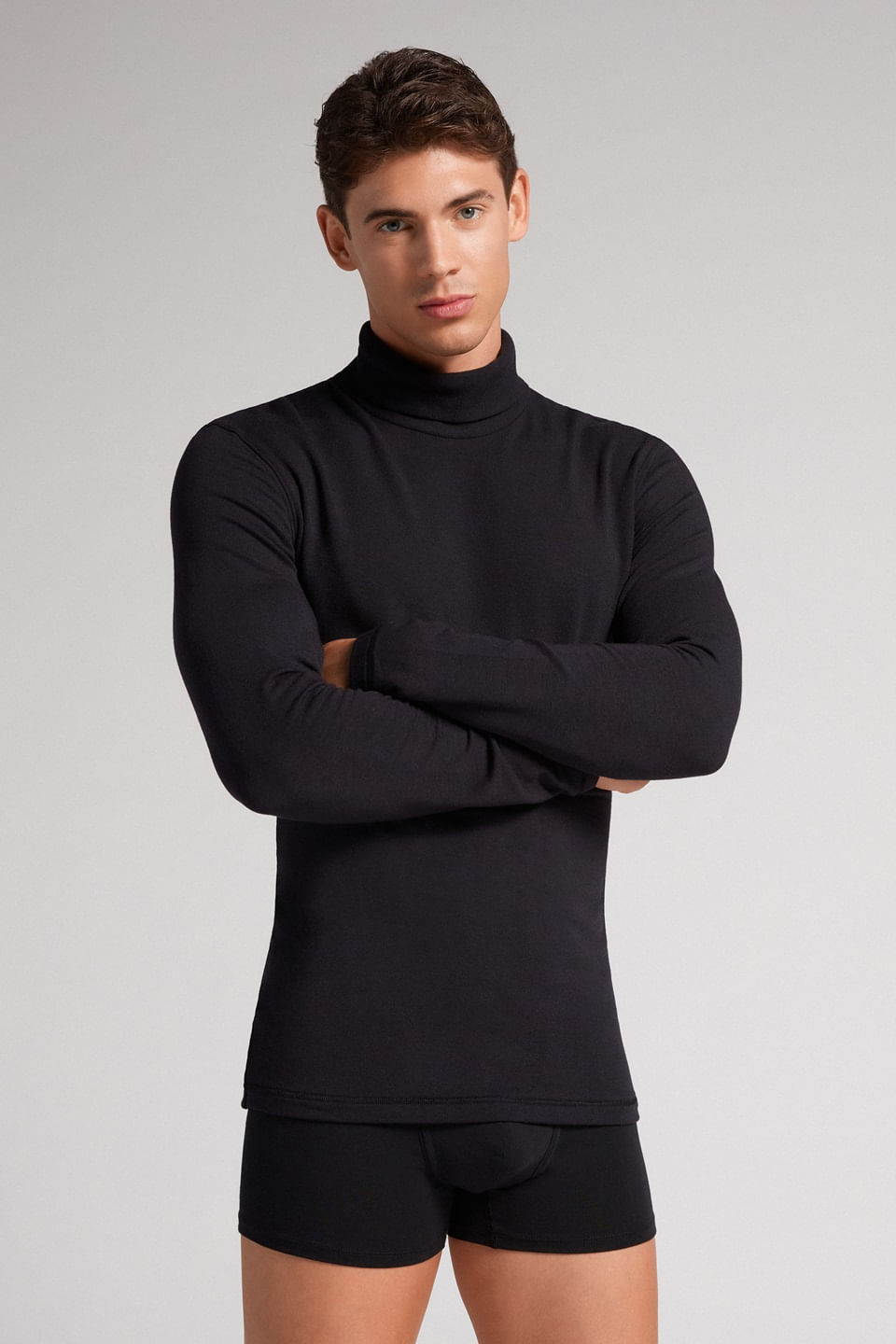 camiseta de manga comprida em modal cashmere gola alta - preto