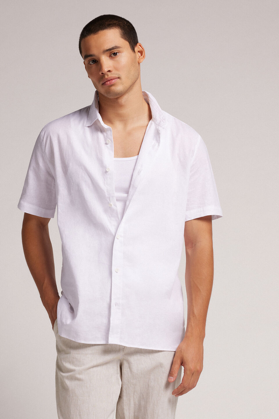 camisa de manga curta em linho e algodão - branco