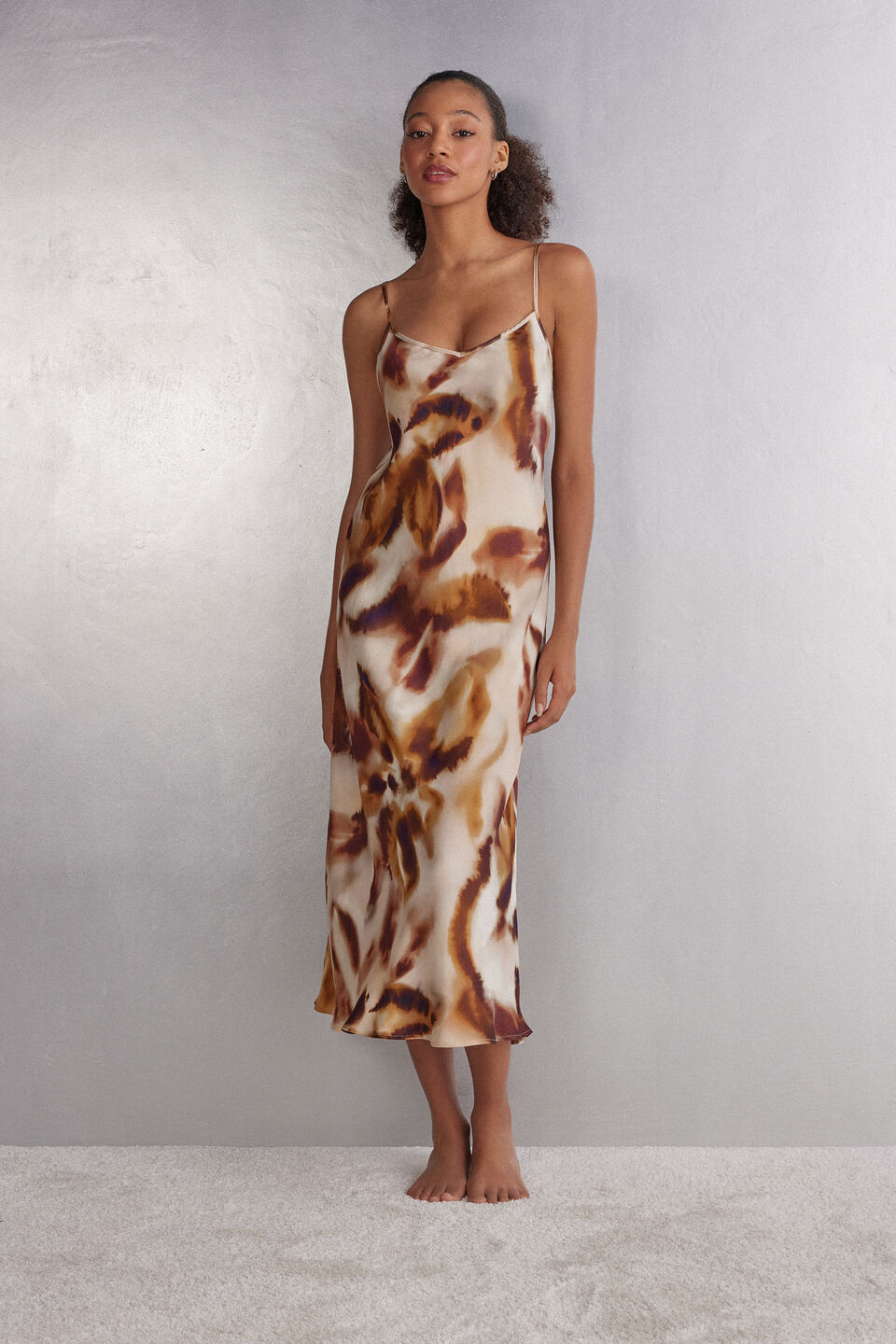 camisola longa em viscose sun goes down - marrom