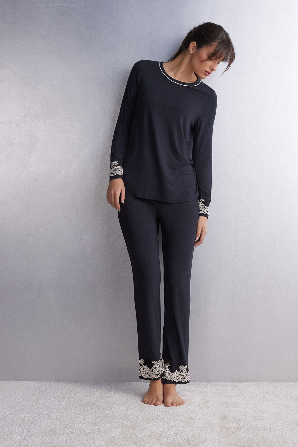 calça em modal pretty flowers - preto