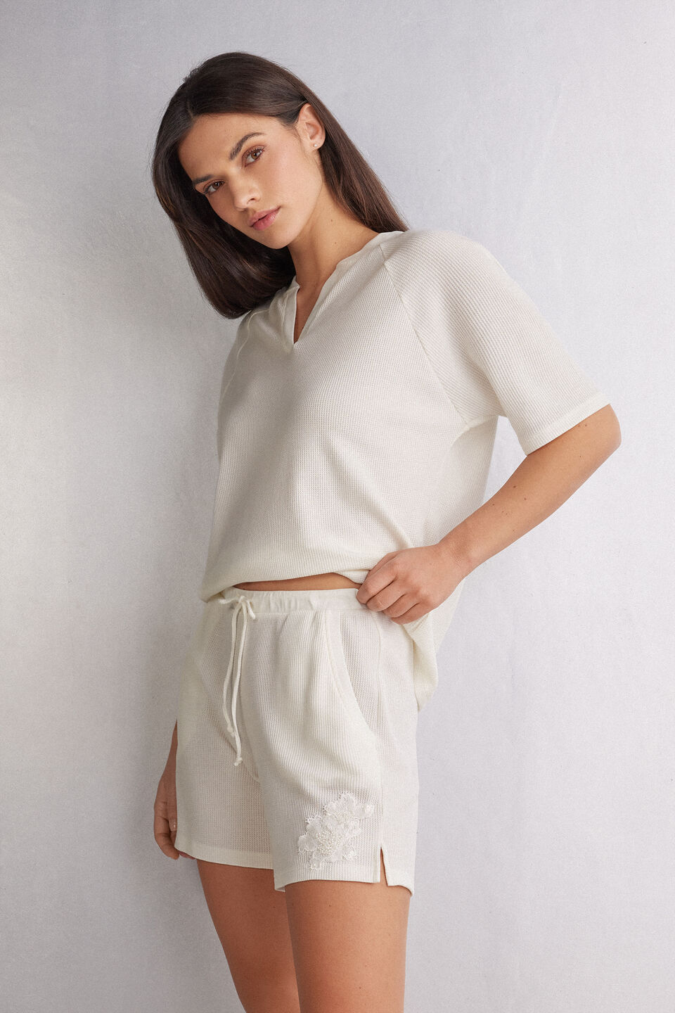 shorts glisten in the light - marfim