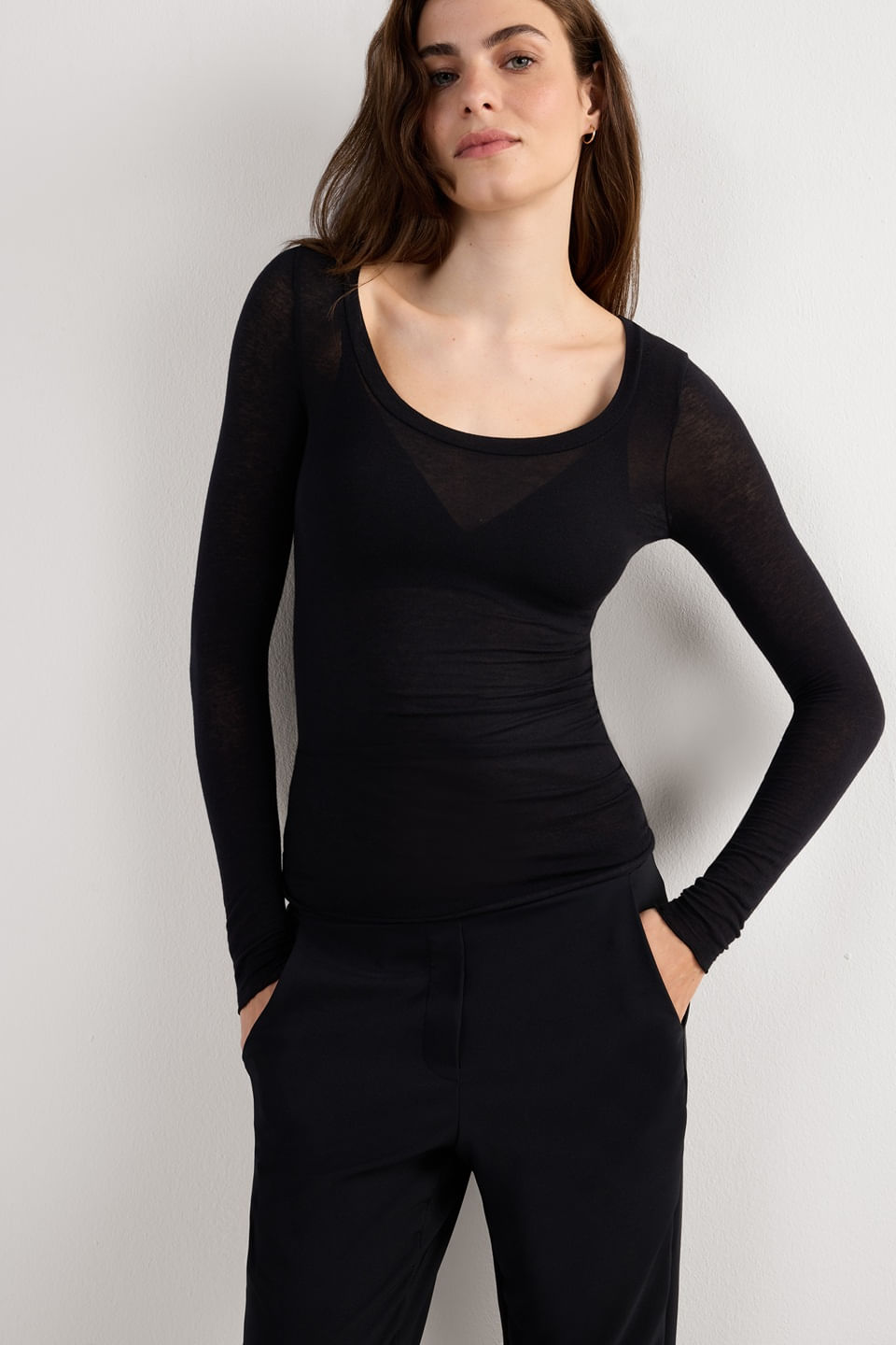 blusa de manga comprida em cashmere ultralight com decote em u - preto
