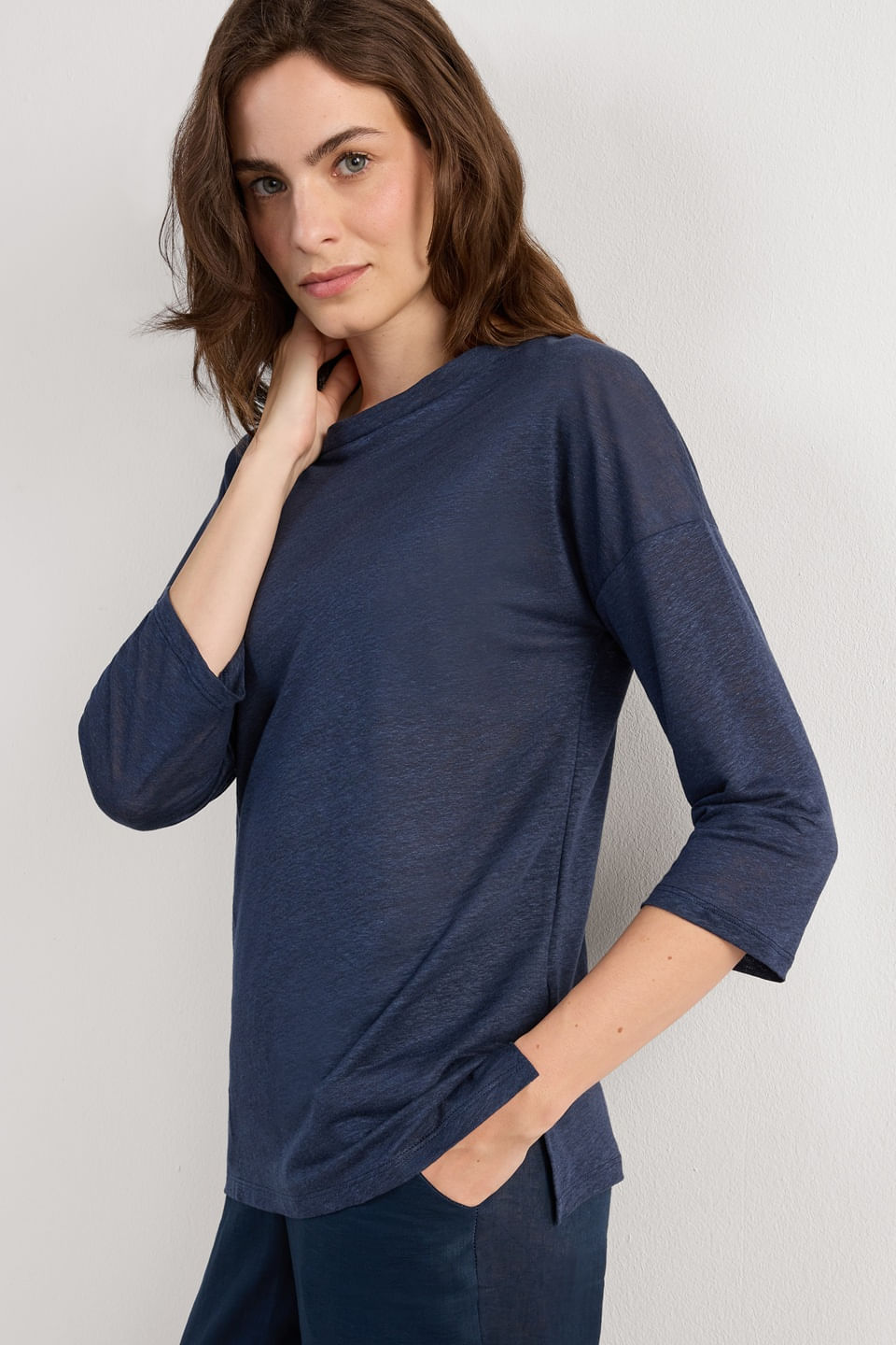 blusa com decote em barco em linho - azul