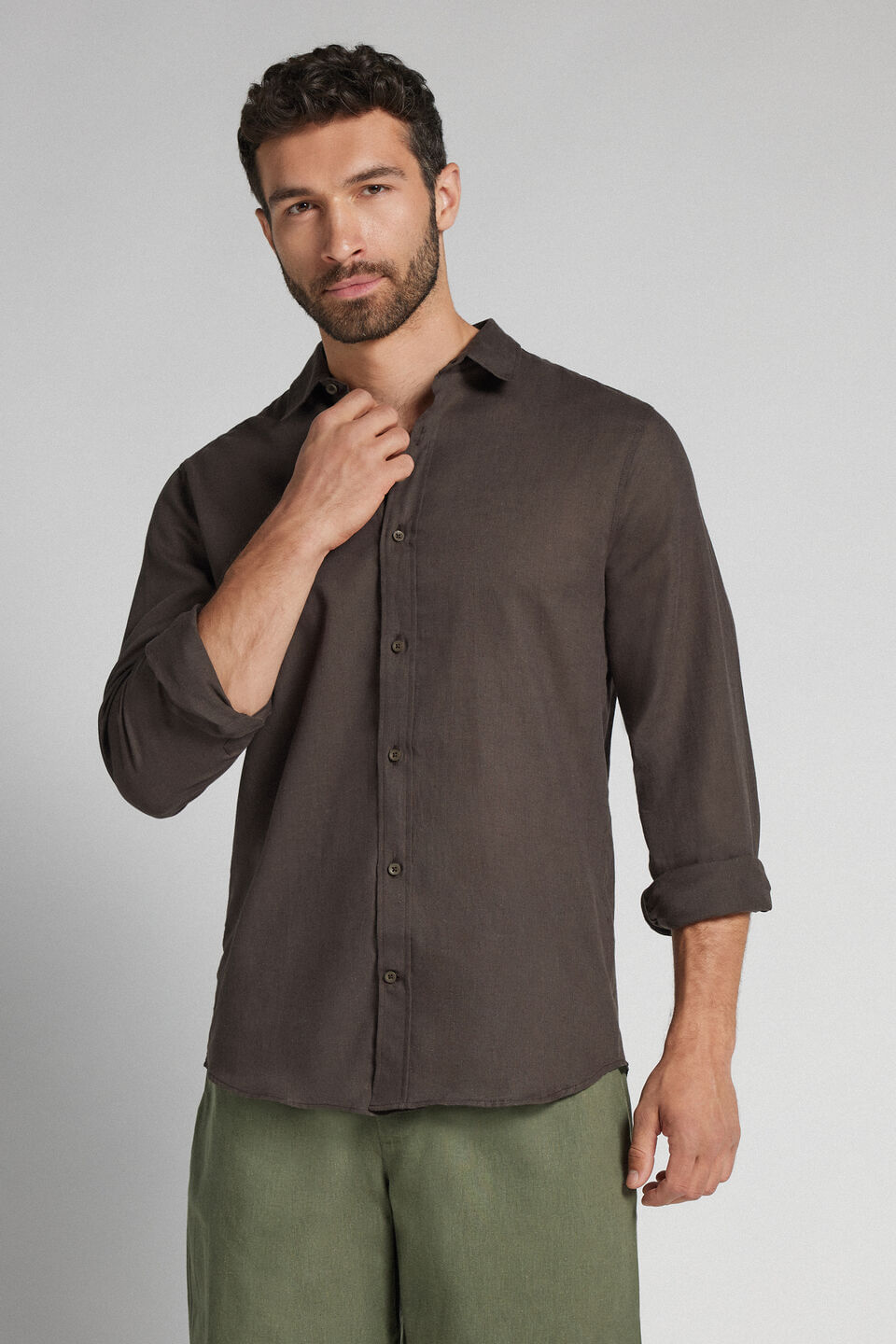 camisa em linho e algodão - marrom