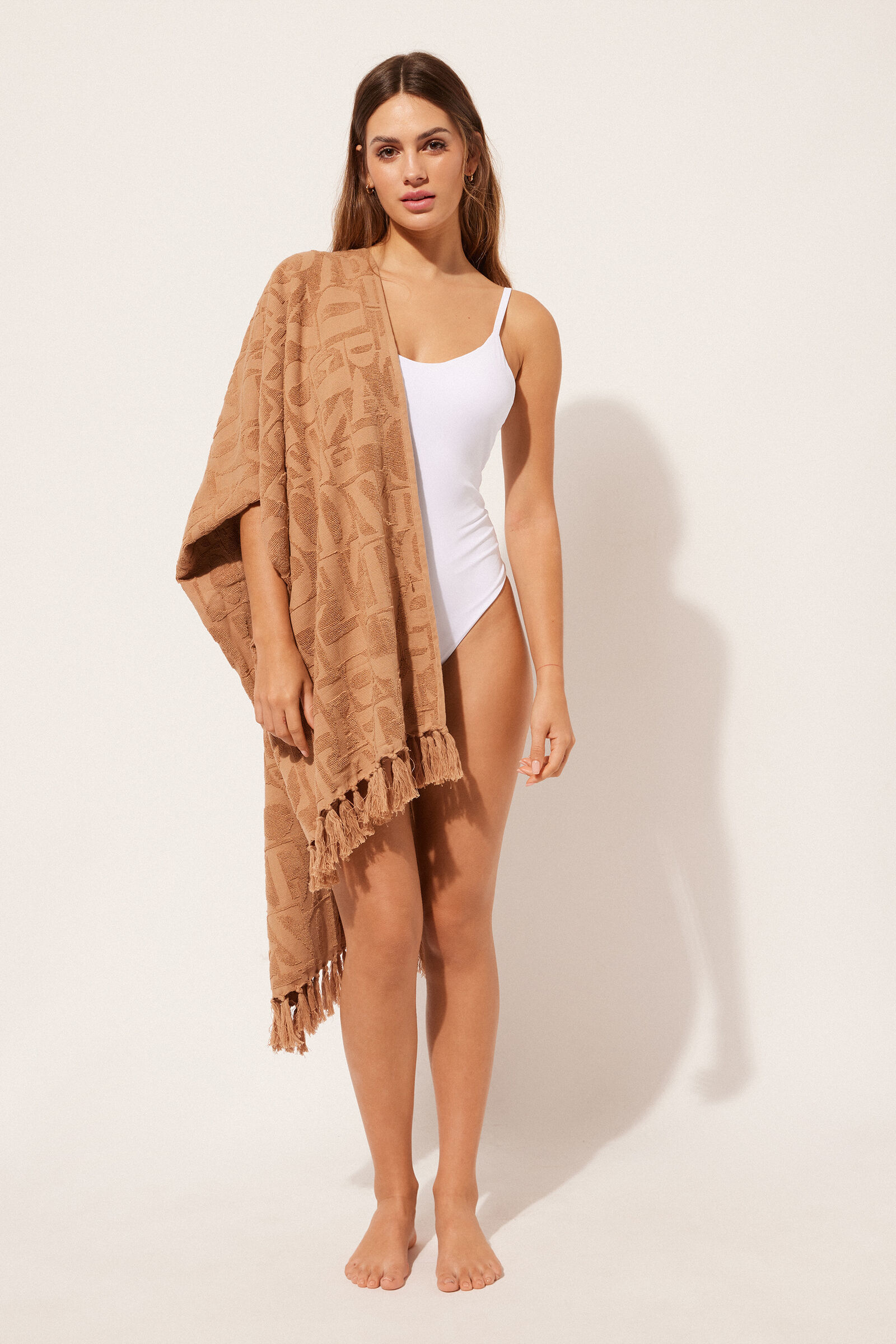 toalha de praia com logo - marrom