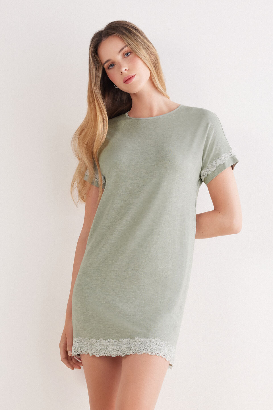 camisola de manga curta em modal e renda - verde