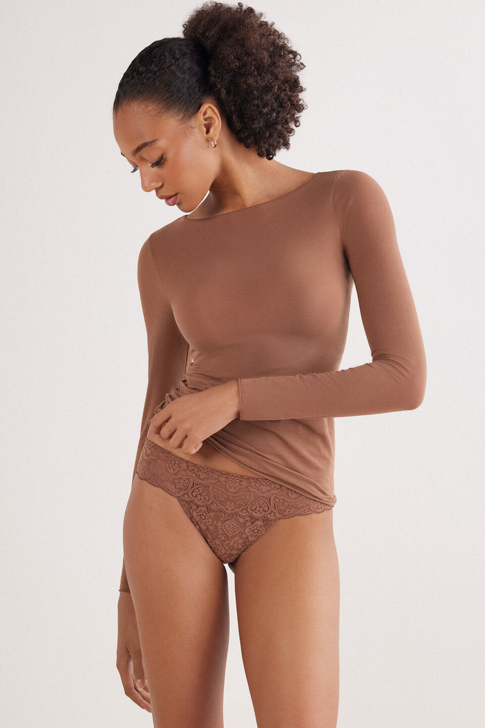 calcinha brasileira em renda - marrom
