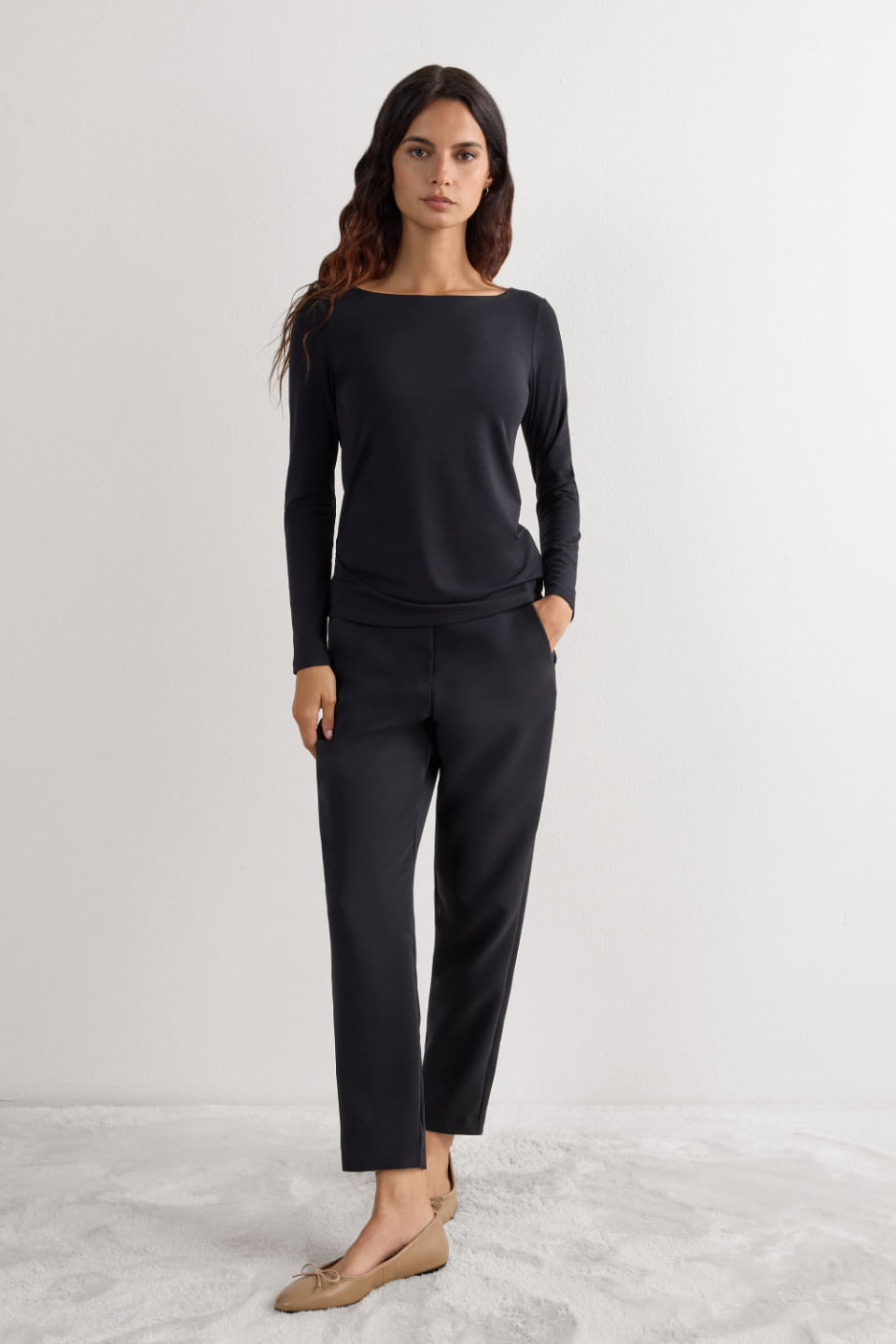 blusa de manga comprida com decote barco em micromodal - preto