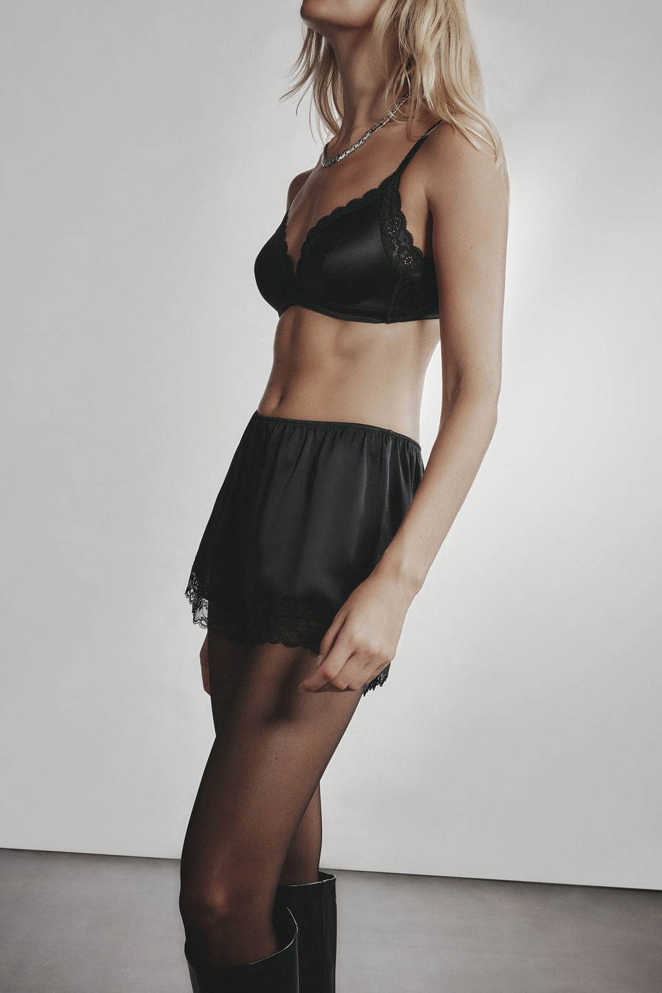 sutiã triângulo tiziana em seda e renda - preto