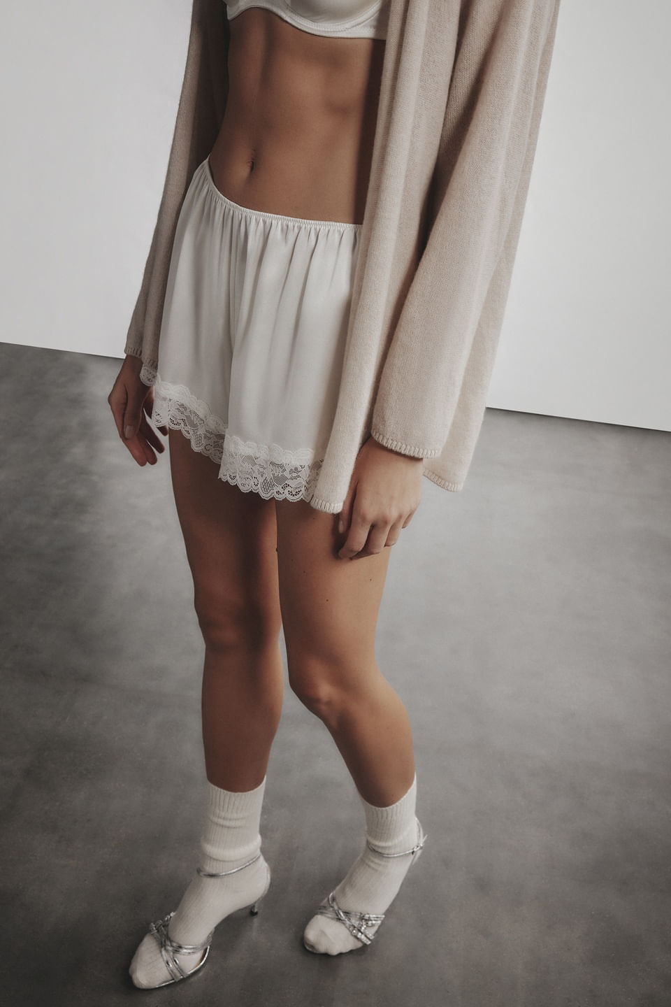 shorts em seda com renda - marfim