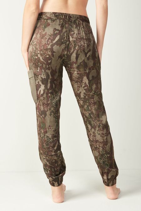 PDL1399_1748_2-CALCAS-JOGGER-EM-CETIM-DE-VISCOSE-NATURE-TEXTURE