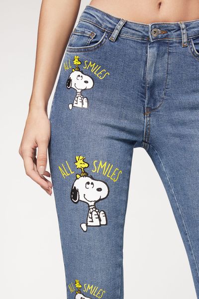 MODP1070_4929_V2_1-JEANS-CROPPED-FLARE-SNOOPY