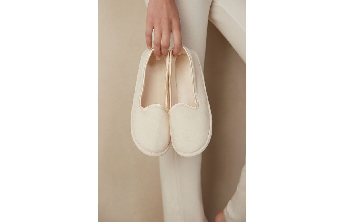 Chinelo Pantufa Fechada Estilo Friuliano – Bege – U