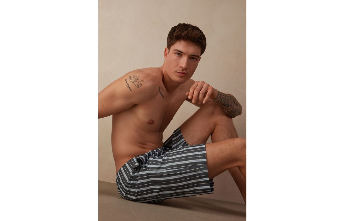 Bermuda Com Riscas Em Tecido De Algodão – Cinza