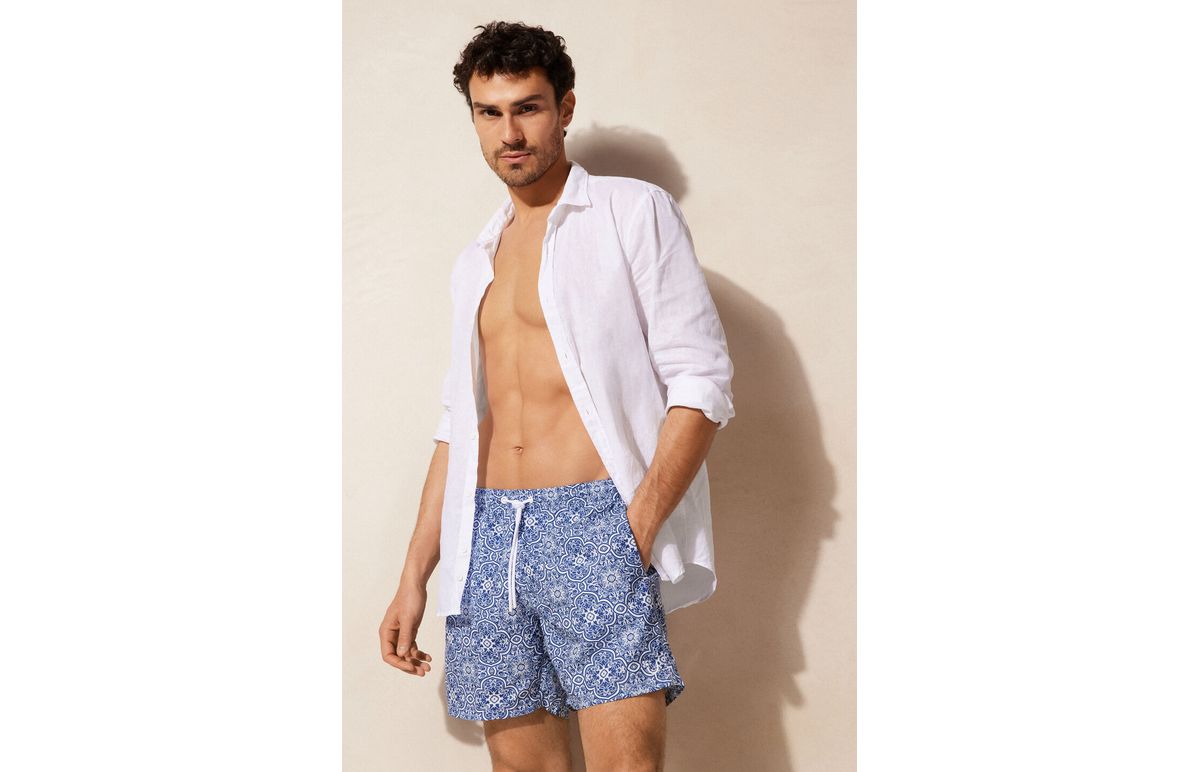 Bermuda De Banho Com Estampa De Azulejos Azuis – Azul