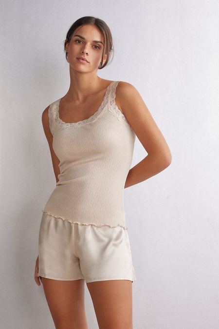 CGDA8A_2280_1-BLUSA-SEM-MANGAS-EM-SEDA-COM-DECOTE-EM-RENDA