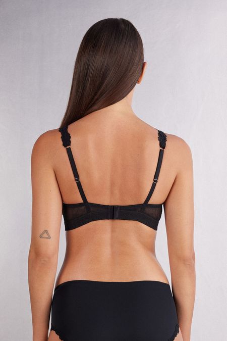 RS1319M_019_2-SOUTIEN-TRIANGULO-LARA-IN-FULL-BLOOM
