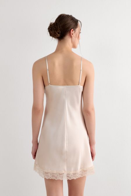 LC71S1_2280_2-CAMISOLA-EM-SEDA-E-RENDA