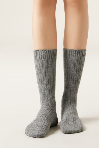 DC0096_031_V2_3-MEIA-CURTA-CANELADA-EM-LA-E-CASHMERE